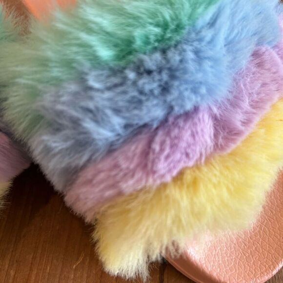 Iris C Furry Slides Faux Fur Rainbow Plush Pink Slipper Size 11 - Picture 3 of 10